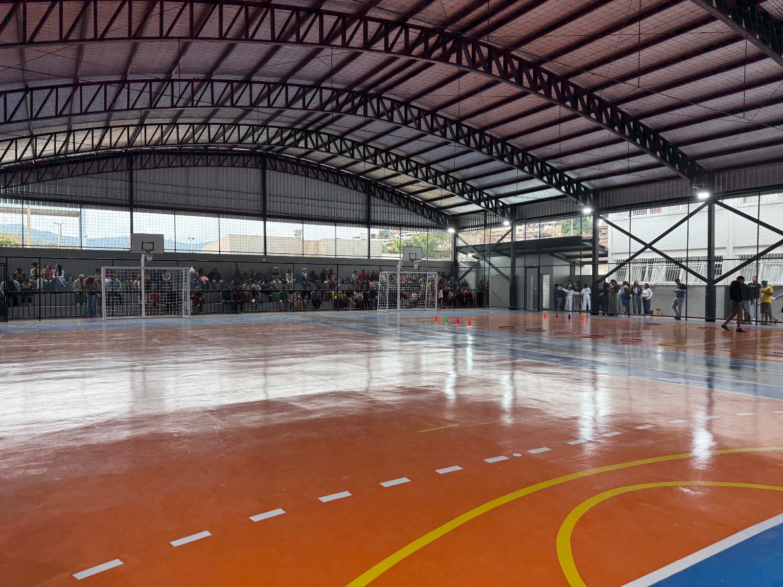 Novo complexo esportivo coberto do Centro de Educação Municipal Padre Avelar, em Mariana